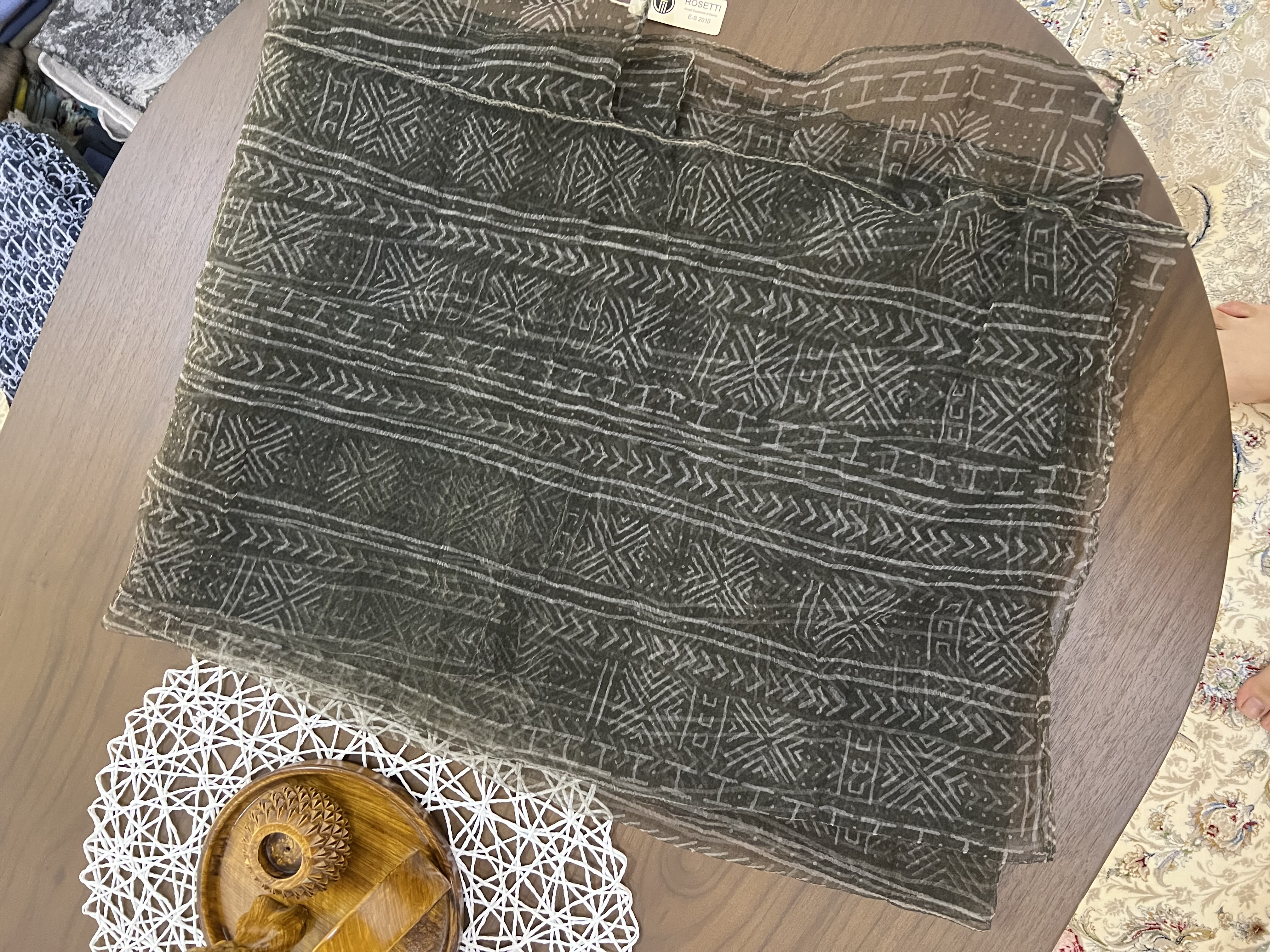 شال خریر پفکی طرحدار
